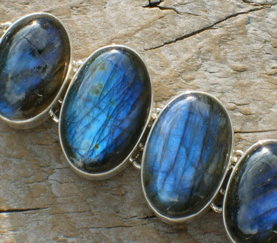 labradorite gemstone bracelet (1).jpg